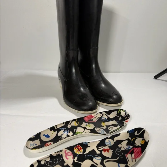 Chanel 40 Rainboots CC Logo Calf Knee High Two Tone Black White PVC Mid Heel - Picture 7 of 8